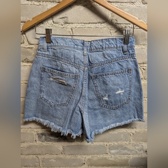 Shorts - Picture 3 of 3